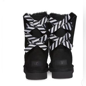 UGG Bailey Bow Diagonal Stripes - SZ 8